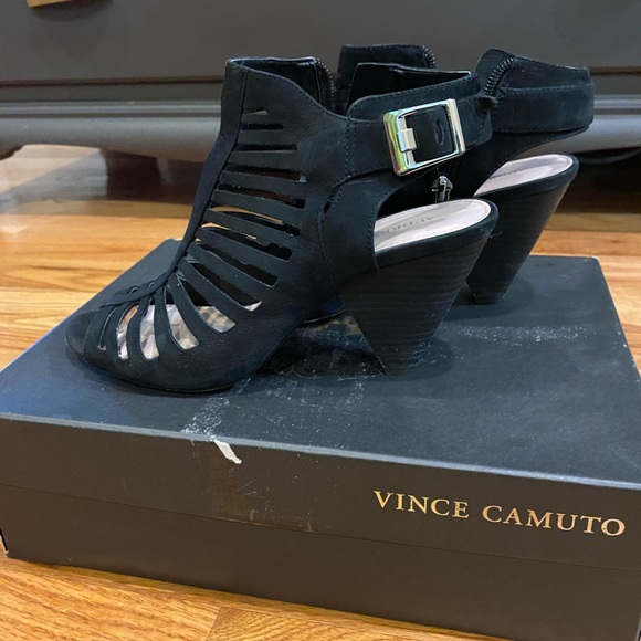 Women cut out boots! Very comfortable - Picture 3 of 5